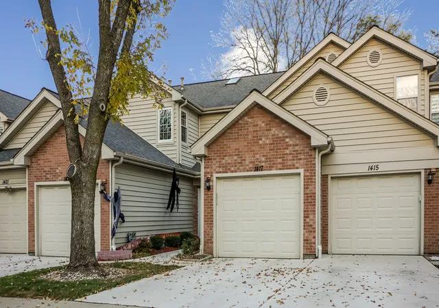 Photo 1 of Townhouse for sale at 1417 Golfview Dr, Glendale Heights, IL 60139 | MLS# 12793378 | Listing updated on 2026-10-27