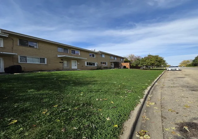 Photo 3 of Townhouse for sale at 1296 Prairie Ave #D, Glendale Heights, IL 60139 | MLS# 12793386 | Listing updated on 2026-10-28