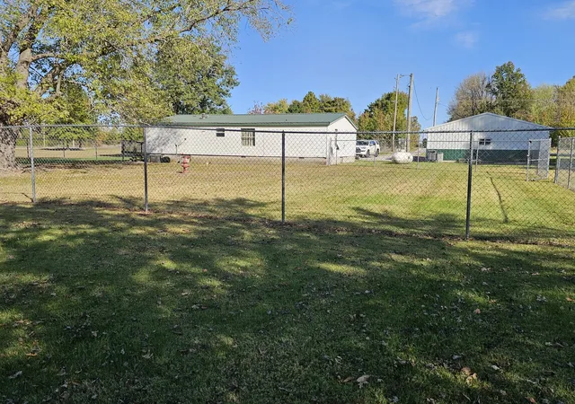 Photo 2 of Sale Pending at 8757 N Il Hwy 148, Mt Vernon, IL 62864 | MLS# 12793402 | Listing updated on 2026-10-27