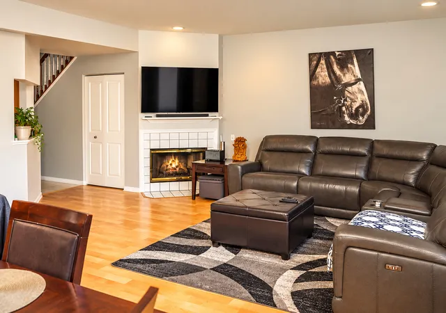 Listing Photo 4 - Condo for sale in building located at 70 Oakton Dr, Lombard, IL 60148 - Unit #-