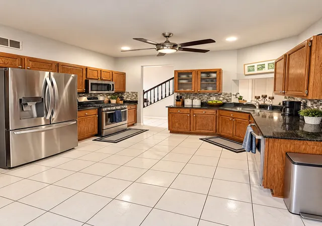 Listing Photo 5 - Condo for sale in building located at 70 Oakton Dr, Lombard, IL 60148 - Unit #-