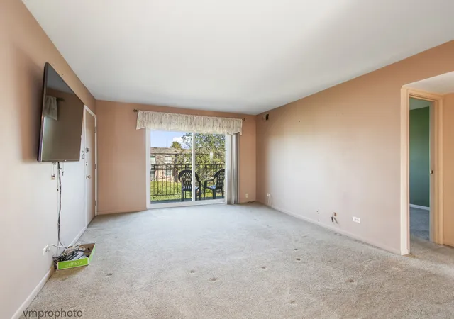 Photo 2 of Condo for sale at 9389 Bay Colony Dr #3E, Des Plaines, IL 60016 | MLS# 12793422 | Listing updated on 2026-10-27