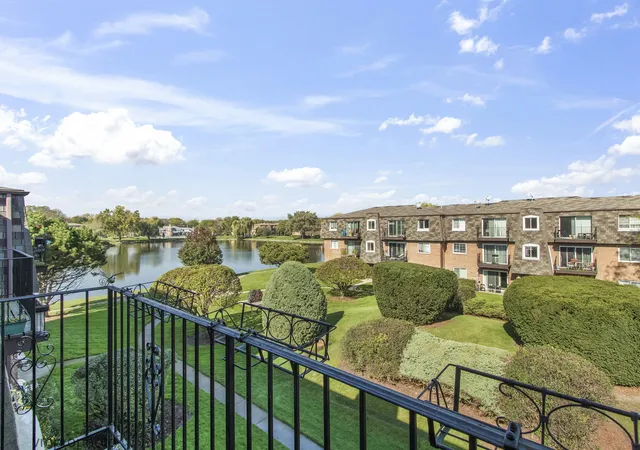 Photo 3 of Condo for sale at 9389 Bay Colony Dr #3E, Des Plaines, IL 60016 | MLS# 12793422 | Listing updated on 2026-10-27