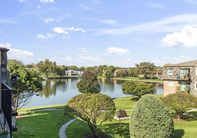 Photo 4 of Condo for sale at 9389 Bay Colony Dr #3E, Des Plaines, IL 60016 | MLS# 12793422 | Listing updated on 2026-10-27