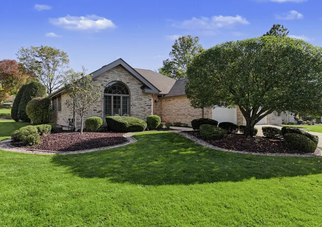 Single family home for sale at 22001 Oakton Ave, Frankfort, IL 60423 | MLS# 12793428