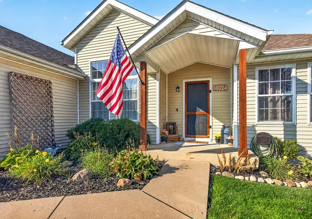 Photo 2 of Single family home for sale at 14024 Queenanns Way, Poplar Grove, IL 61065 | MLS# 12793441 | Listing updated on 2026-10-27