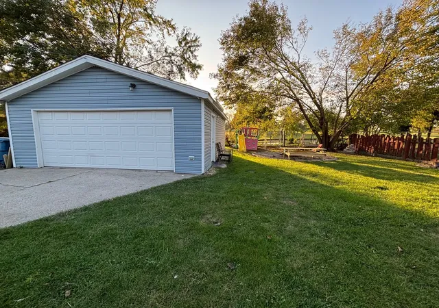 Photo 3 of Single family home for sale at 432 Wallace St, Chicago Heights, IL 60411 | MLS# 12793447 | Listing updated on 2026-10-27