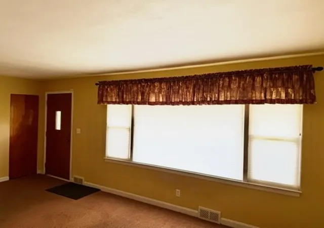Photo 4 of Single family home for sale at 708 Woodlawn Ave, Joliet, IL 60435 | MLS# 12793476 | Listing updated on 2026-10-27