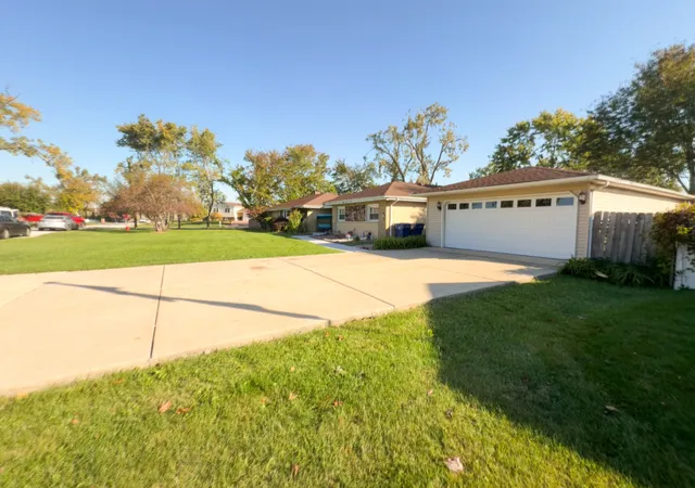 Photo 3 of Single family home for sale at 8501 S 82nd Court, Hickory Hills, IL 60457 | MLS# 12793485 | Listing updated on 2026-10-29