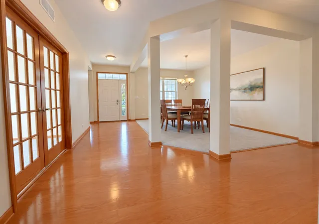 Photo 2 of Single family home for sale at 520 Homeview Dr, Oswego, IL 60543 | MLS# 12793506 | Listing updated on 2026-10-27