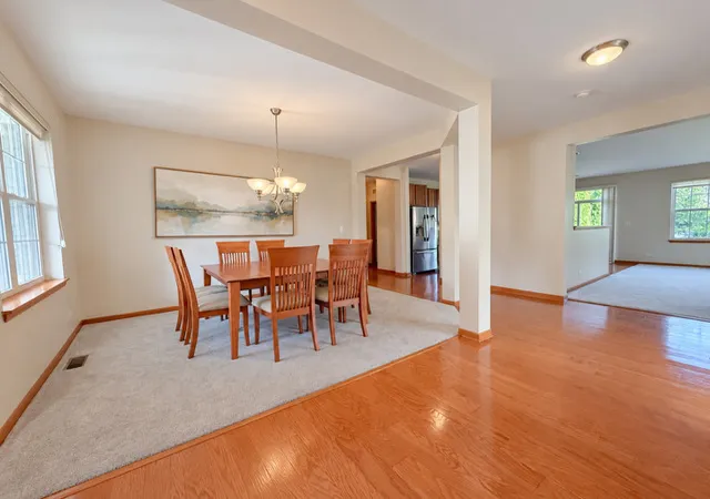 Photo 4 of Single family home for sale at 520 Homeview Dr, Oswego, IL 60543 | MLS# 12793506 | Listing updated on 2026-10-27