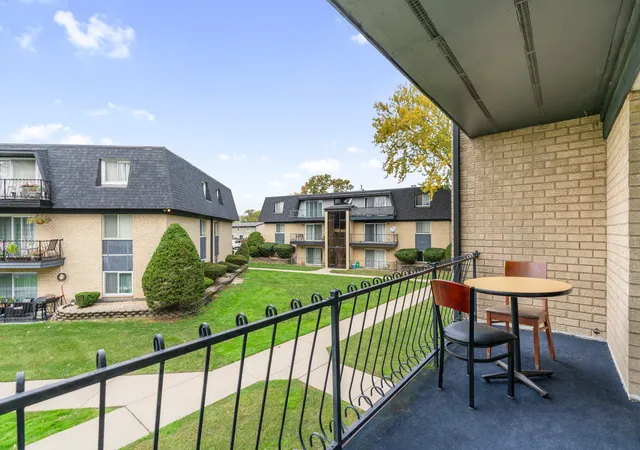 Listing Photo 1 - Condo for sale in building located at 11128 S 84Th Ave, Palos Hills, IL 60465 - Unit #2B