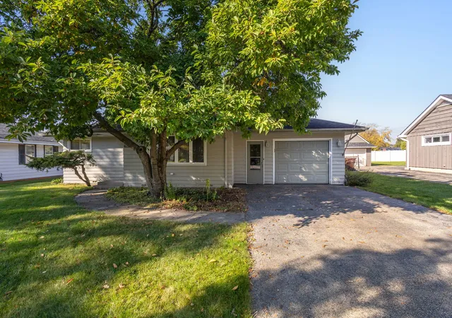 Photo 1 of Single family home for sale at 9804 Rutherford Ave, Oak Lawn, IL 60453 | MLS# 12793518 | Listing updated on 2026-10-27