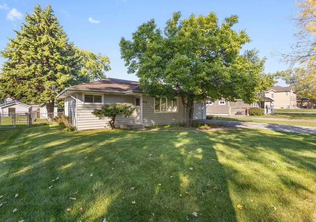 Photo 2 of Single family home for sale at 9804 Rutherford Ave, Oak Lawn, IL 60453 | MLS# 12793518 | Listing updated on 2026-10-27