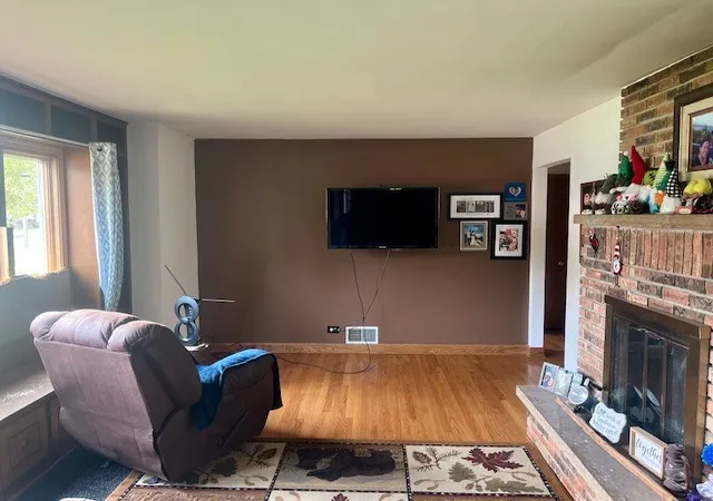 Photo 2 of Single family home for sale at 220 Brownell St, Thornton, IL 60476 | MLS# 12793534 | Listing updated on 2026-10-29