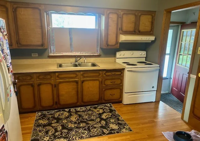 Photo 4 of Single family home for sale at 220 Brownell St, Thornton, IL 60476 | MLS# 12793534 | Listing updated on 2026-10-29