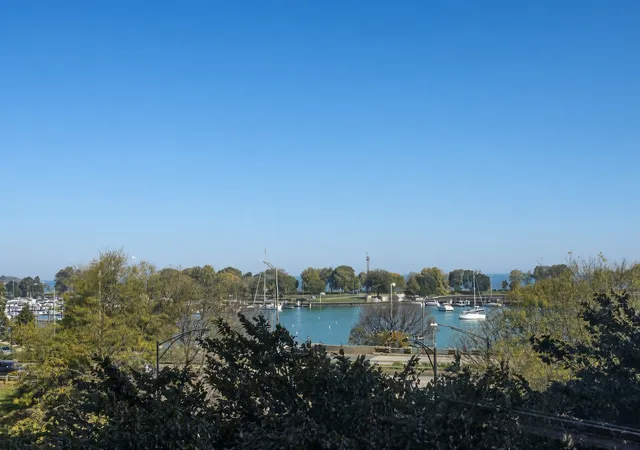 Listing Photo 1 - Condo for sale in building located at 3180 N Lake Shore Dr, Chicago, IL 60657 - Unit #4H