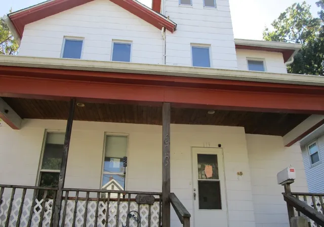 Single family home for sale at 619 E Laurel St, Davenport, IA 52803 | MLS# 12793555