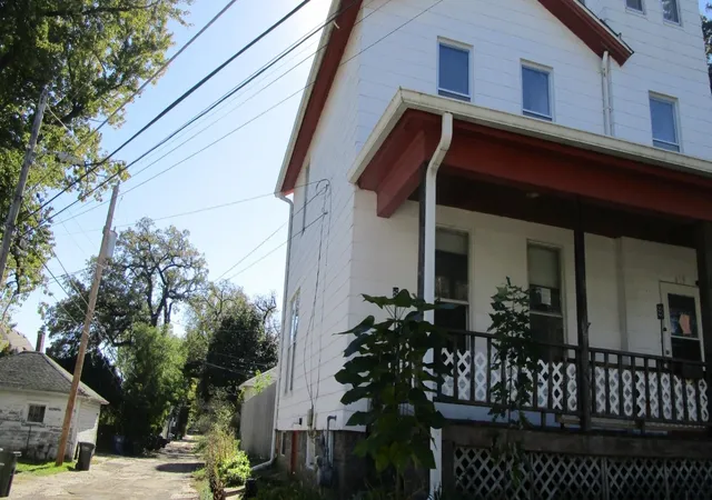 Photo 3 of Single family home for sale at 619 E Laurel St, Davenport, IA 52803 | MLS# 12793555 | Listing updated on 2026-10-25