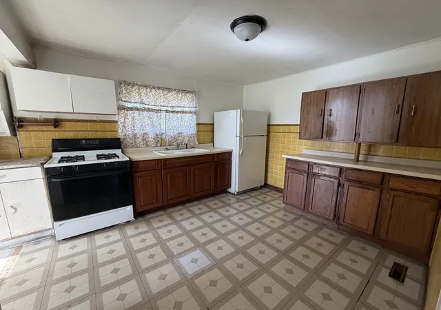 Photo 4 of Single family home for sale at 615 Garver Ave, Rockford, IL 61102 | MLS# 12793556 | Listing updated on 2026-10-24