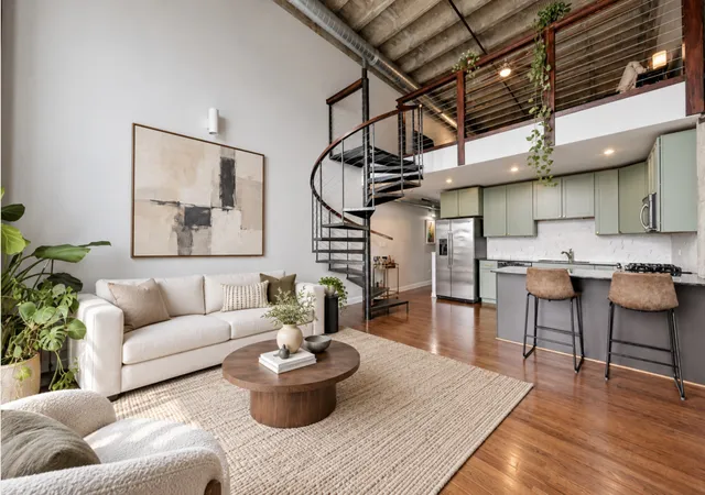 Listing Photo 1 - Condo for sale in building located at 2545 S Dearborn St, Chicago, IL 60616 - Unit #525
