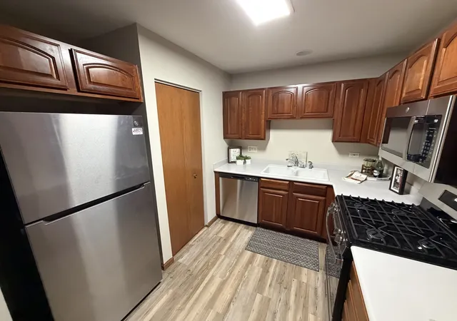 Photo 3 of Townhouse for sale at 39321 N Melbourne Ct, Beach Park, IL 60083 | MLS# 12793563 | Listing updated on 2026-10-27