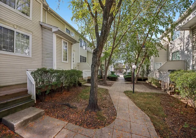 Listing Photo 4 - Condo for sale in building located at 6295 Fremont Dr, Hanover Park, IL 60133 - Unit #6295