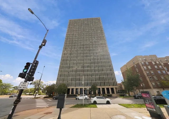 Listing Photo 1 - Condo for sale in building located at 6700 S S Shore Dr, Chicago, IL 60649 - Unit #4K