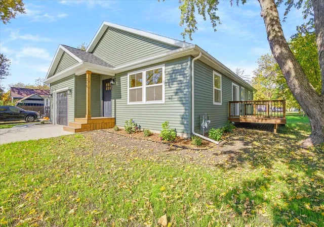 Photo 3 of Single family home for sale at 315 E Martin St, Forrest, IL 61741 | MLS# 12793597 | Listing updated on 2026-10-29