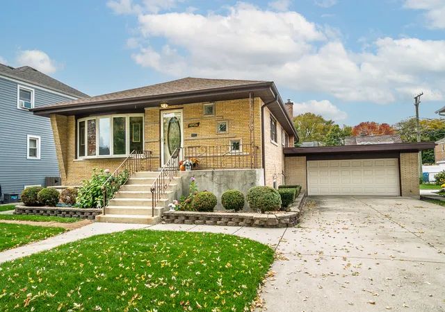 Photo 1 of Single family home for sale at 10926 S Homan Ave, Chicago, IL 60655 | MLS# 12793603 | Listing updated on 2026-10-28
