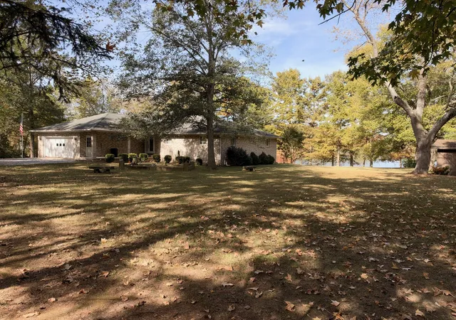 Photo 4 of Single family home for sale at 15473 Lake Moses Ln, Benton, IL 62812 | MLS# 12793614 | Listing updated on 2026-10-25