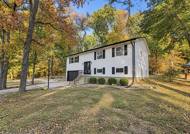 Photo 1 of Single family home for sale at 16546 N Tolle Ln, Mt Vernon, IL 62864 | MLS# 12793616 | Listing updated on 2026-10-25