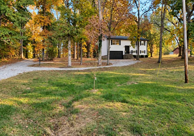 Photo 2 of Single family home for sale at 16546 N Tolle Ln, Mt Vernon, IL 62864 | MLS# 12793616 | Listing updated on 2026-10-25