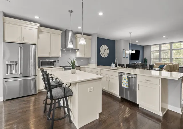 Photo 2 of Townhouse for sale at 678 Parkside Ct, Libertyville, IL 60048 | MLS# 12793618 | Listing updated on 2026-10-30