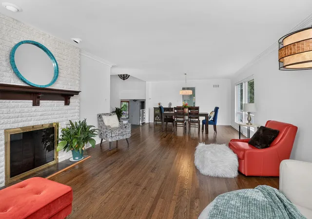 Photo 4 of Single family home for sale at 282 Stonegate Rd, Clarendon Hills, IL 60514 | MLS# 12793621 | Listing updated on 2026-10-25