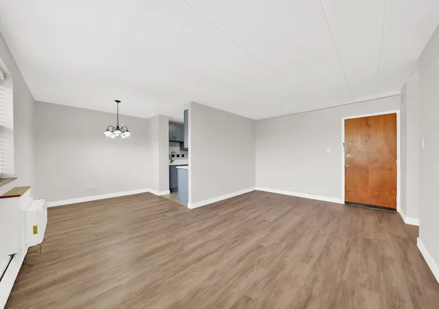 Photo 4 of Condo for sale at 6161 N Hoyne Ave #504, Chicago, IL 60659 | MLS# 12793623 | Listing updated on 2026-10-27