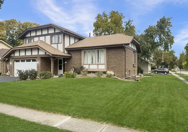 Photo 1 of Single family home for sale at 700 W 58th Street, Westmont, IL 60559 | MLS# 12793657 | Listing updated on 2026-10-28