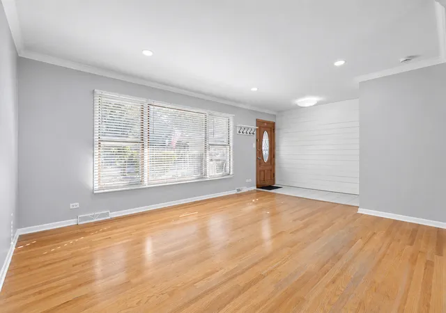 Photo 3 of Single family home for sale at 17020 Oconto Ave, Tinley Park, IL 60477 | MLS# 12793662 | Listing updated on 2026-10-29
