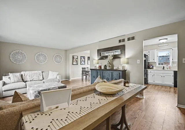 Photo 4 of Single family home for sale at 16306 Bormet Dr, Tinley Park, IL 60477 | MLS# 12793667 | Listing updated on 2026-10-30