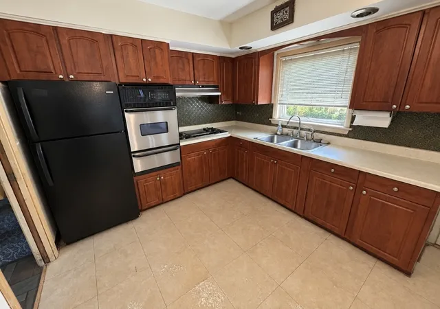 Photo 3 of Single family home for sale at 14700 Beachview Ter, Dolton, IL 60419 | MLS# 12793677 | Listing updated on 2026-10-28