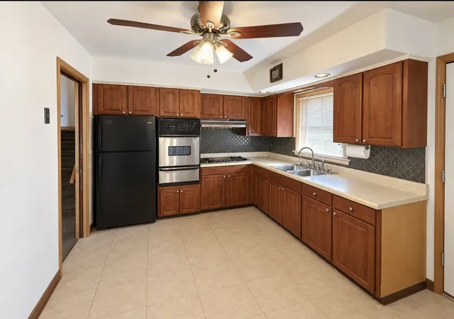 Photo 4 of Single family home for sale at 14700 Beachview Ter, Dolton, IL 60419 | MLS# 12793677 | Listing updated on 2026-10-28