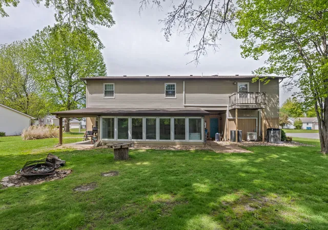 Photo 2 of Townhouse for sale at 4401 Woodglen Ln #1, Mt Vernon, IL 62864 | MLS# 12793687 | Listing updated on 2026-10-27