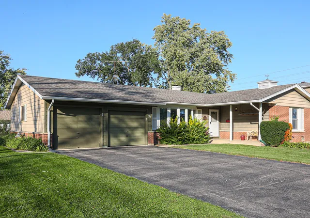 Single family home for sale at 660 Magnolia Ln, Elk Grove Village, IL 60007 | MLS# 12793692