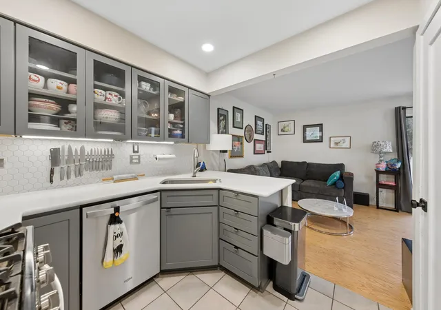 Photo 4 of Condo for sale at 1477 Queensgreen Cir, Naperville, IL 60563 | MLS# 12793712 | Listing updated on 2026-10-29