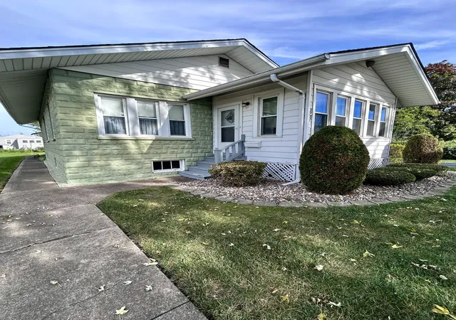 Photo 2 of Single family home for sale at 3932 148th Street, Midlothian, IL 60445 | MLS# 12793725 | Listing updated on 2026-10-27
