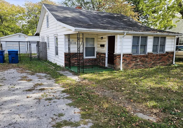 Photo 1 of Single family home for sale at 810 S 25th Street, Mt Vernon, IL 62864 | MLS# 12793752 | Listing updated on 2026-10-27