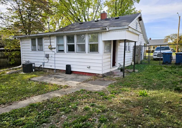 Photo 2 of Single family home for sale at 810 S 25th Street, Mt Vernon, IL 62864 | MLS# 12793752 | Listing updated on 2026-10-27