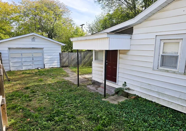 Photo 3 of Single family home for sale at 810 S 25th Street, Mt Vernon, IL 62864 | MLS# 12793752 | Listing updated on 2026-10-27