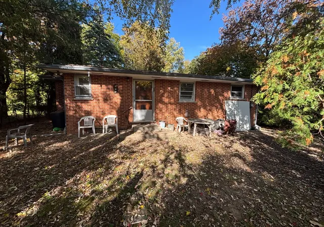 Photo 2 of Single family home for sale at 2121 Fairview Ave, Fox River Grove, IL 60021 | MLS# 12793762 | Listing updated on 2026-10-27