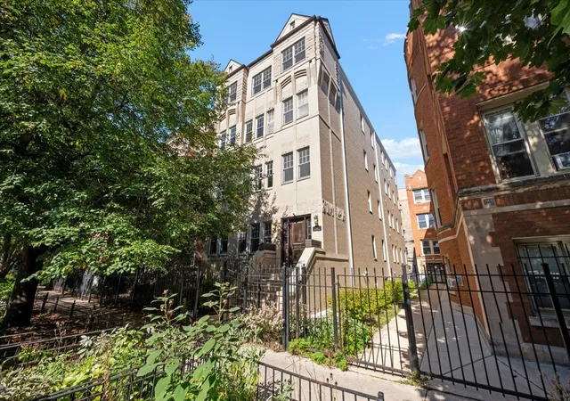 Condo for sale at 618 W Oakdale Ave #5, Chicago, IL 60657 | MLS# 12793821